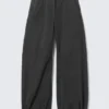 Pantalones holgados de talle bajo con tejido ripstop – Gris oscuro Pantalones holgados de talle bajo con tejido ripstop – Gris oscuro