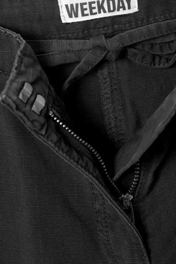 Pantalones holgados de talle bajo con tejido ripstop – Gris oscuro Pantalones holgados de talle bajo con tejido ripstop – Gris oscuro