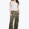 Pantalones holgados de talle bajo con tejido ripstop – Verde caqui – Camuflaje Pantalones holgados de talle bajo con tejido ripstop – Verde caqui – Camuflaje