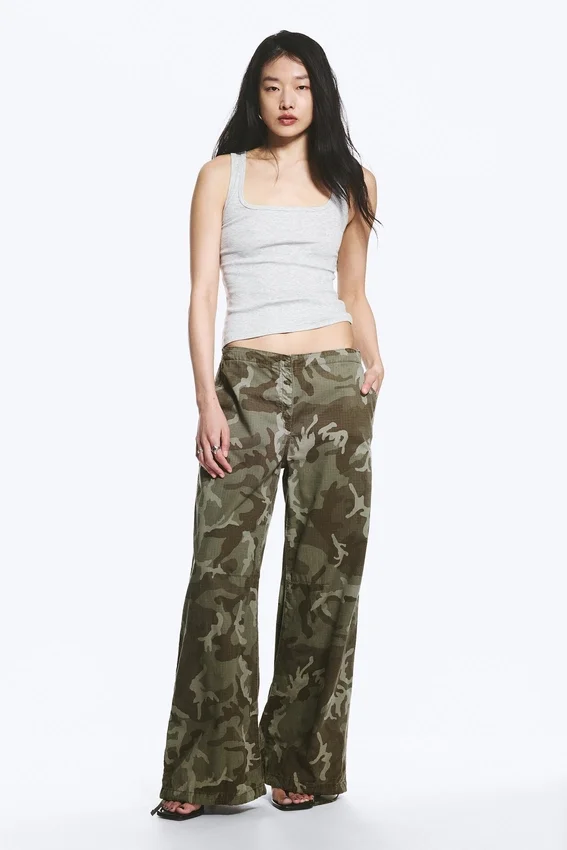 Pantalones holgados de talle bajo con tejido ripstop – Verde caqui – Camuflaje Pantalones holgados de talle bajo con tejido ripstop – Verde caqui – Camuflaje