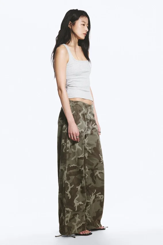 Pantalones holgados de talle bajo con tejido ripstop – Verde caqui – Camuflaje Pantalones holgados de talle bajo con tejido ripstop – Verde caqui – Camuflaje