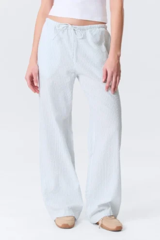 Pantalones holgados de talle bajo sin cremallera – Blanco – Rayas azules