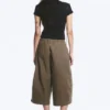 Pantalones holgados de talle bajo y corte corto – Dark Mole