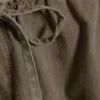 Pantalones holgados de talle bajo y corte corto – Dark Mole