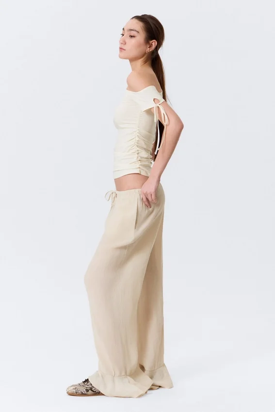 Pantalones holgados de talle medio con volantes – Beige claro Pantalones holgados de talle medio con volantes – Beige claro