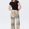 Pantalones holgados de talle medio con volantes – Beige – Estampado de piel de serpiente Pantalones holgados de talle medio con volantes – Beige – Estampado de piel de serpiente