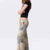 Pantalones holgados de talle medio con volantes – Beige – Estampado de piel de serpiente Pantalones holgados de talle medio con volantes – Beige – Estampado de piel de serpiente