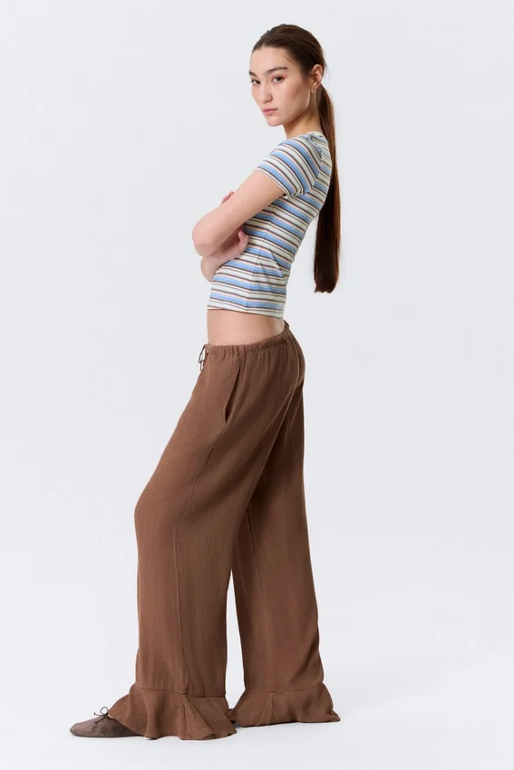 Pantalones holgados de talle medio con volantes – Marrón Pantalones holgados de talle medio con volantes – Marrón