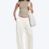 Pantalones holgados de talle medio y corte acampanado – Blanco Pantalones holgados de talle medio y corte acampanado – Blanco