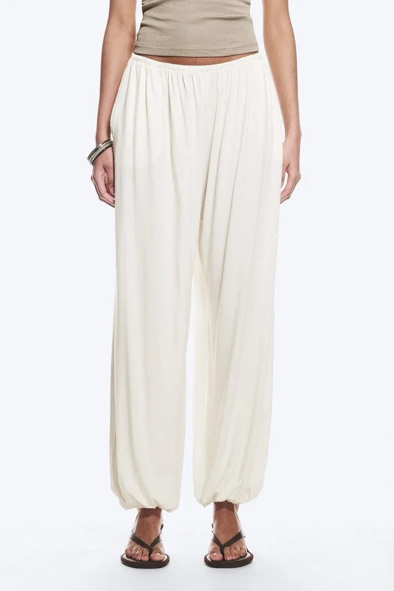 Pantalones holgados de talle medio y corte acampanado – Blanco Pantalones holgados de talle medio y corte acampanado – Blanco