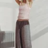 Pantalones holgados de talle medio y corte acampanado – Gris jaspeado Pantalones holgados de talle medio y corte acampanado – Gris jaspeado