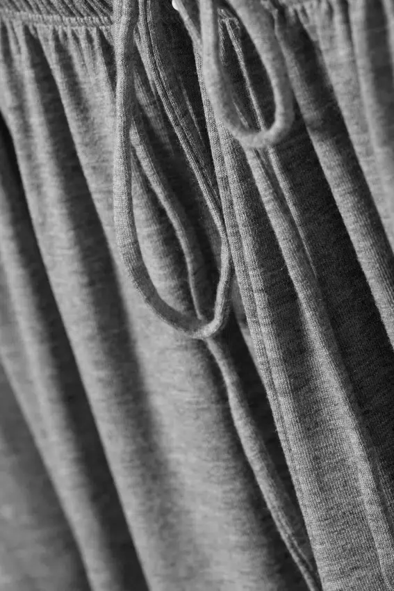 Pantalones holgados de talle medio y corte acampanado – Gris jaspeado Pantalones holgados de talle medio y corte acampanado – Gris jaspeado
