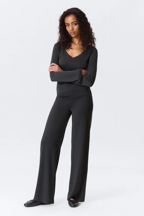 Pantalones holgados de tiro bajo y pierna ancha – Negro lavado Pantalones holgados de tiro bajo y pierna ancha – Negro lavado