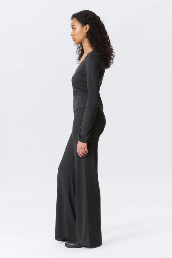 Pantalones holgados de tiro bajo y pierna ancha – Negro lavado Pantalones holgados de tiro bajo y pierna ancha – Negro lavado