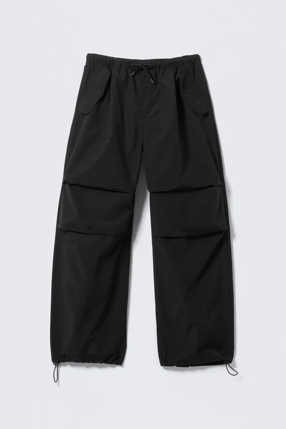 Pantalones holgados plisados tipo paracaidista – Negro Pantalones holgados plisados tipo paracaidista – Negro