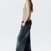 Pantalones joggers de denim de talle bajo y corte holgado – Azul medio – Azul oscuro Pantalones joggers de denim de talle bajo y corte holgado – Azul medio – Azul oscuro