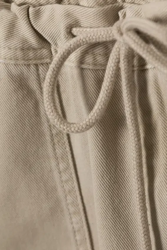 Pantalones Rael Kade Parachute – Beige claro Pantalones Rael Kade Parachute – Beige claro