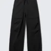 Pantalones Rael Kade Parachute – Negro Pantalones Rael Kade Parachute – Negro