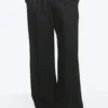 Pantalones rectos de corte holgado de mezcla de lino Adler – Negro Pantalones rectos de corte holgado de mezcla de lino Adler – Negro