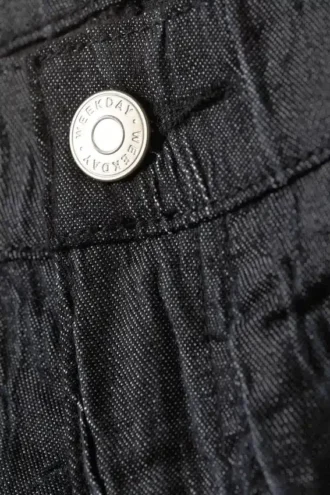Pantalones tipo capullo de talle bajo y tejido arrugado – Azul oscuro