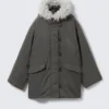 Parka bomber acolchada con ribete de piel sintética – Gris oscuro