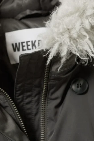 Parka bomber acolchada con ribete de piel sintética – Gris oscuro