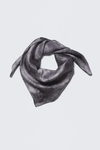 Pañuelo cuadrado estampado – Negro