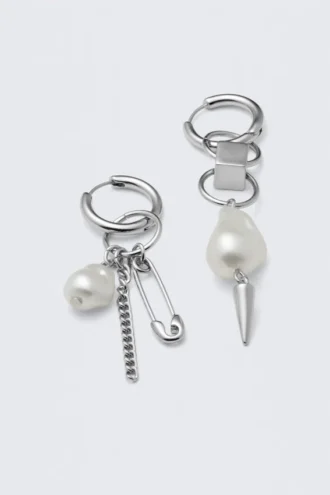 Pendientes de aro asimétricos con perlas – Plata