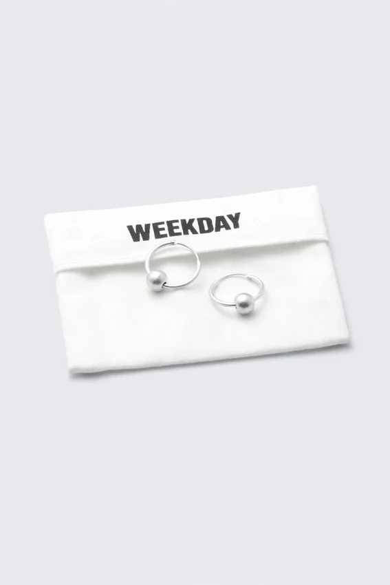 Pendientes de aro con cuentas chapados en plata – Plata Pendientes de aro con cuentas chapados en plata – Plata