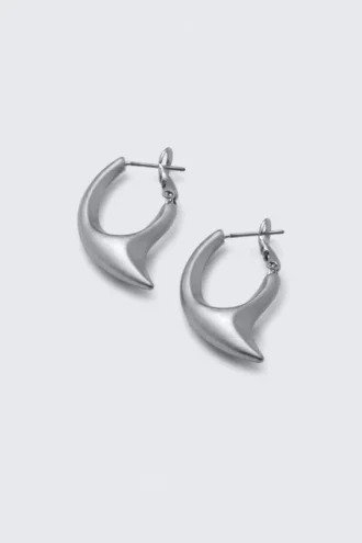 Pendientes de aro con garra – Plata