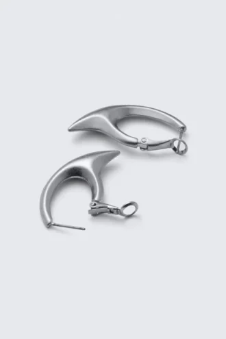 Pendientes de aro con garra – Plata