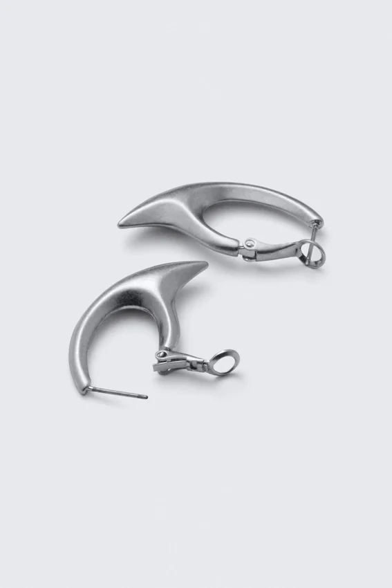 Pendientes de aro con garra – Plata Pendientes de aro con garra – Plata