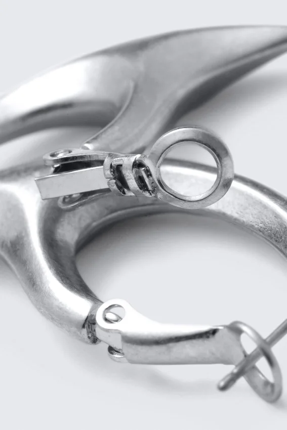 Pendientes de aro con garra – Plata Pendientes de aro con garra – Plata