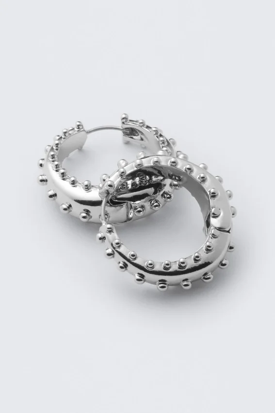 Pendientes de aro con puntos – Plata Pendientes de aro con puntos – Plata