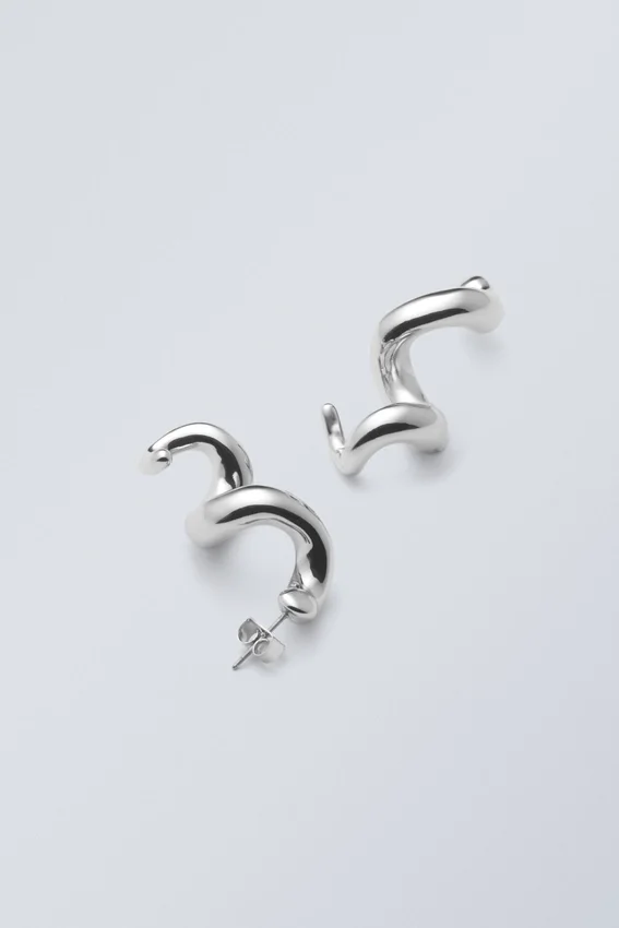 Pendientes retorcidos en espiral – Color plateado Pendientes retorcidos en espiral – Color plateado