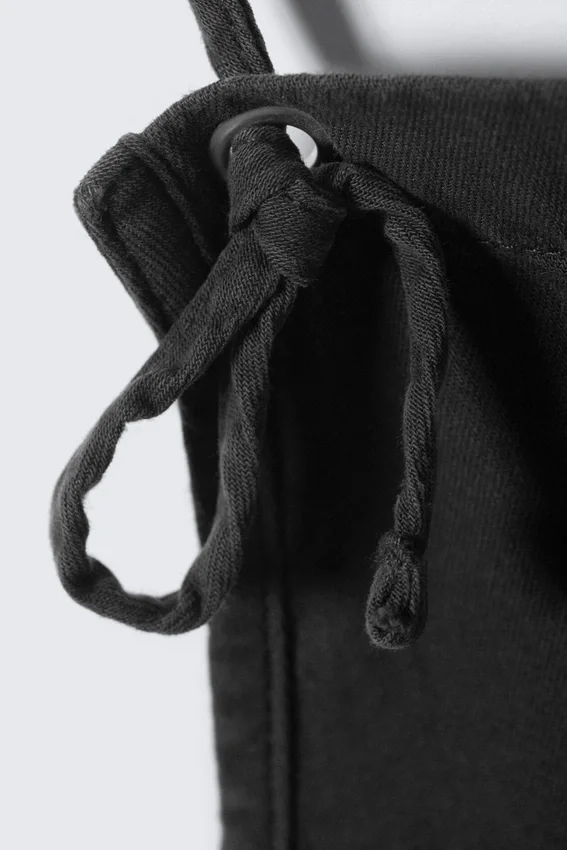 Peto de corte recto y holgado – Negro Peto de corte recto y holgado – Negro