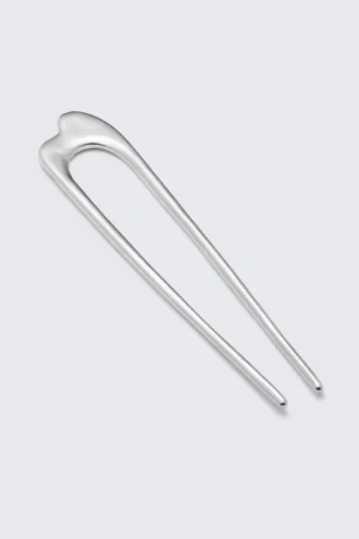 Pin escultural de metal – Gris plateado