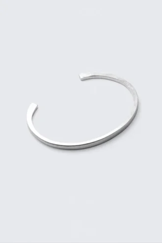 Pulsera de brazalete abierto chapada en plata – Plata