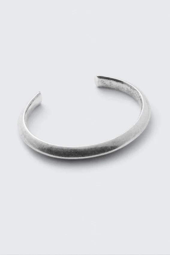 Pulsera de bucle abierto – Plata oxidada Pulsera de bucle abierto – Plata oxidada