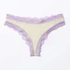 Slips de encaje de cintura baja – Blanco roto y lila Slips de encaje de cintura baja – Blanco roto y lila