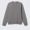 Sudadera clásica – Gris empolvado Sudadera clásica – Gris empolvado