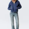Sudadera con capucha ajustada y cremallera – Azul oscuro lavado Sudadera con capucha ajustada y cremallera – Azul oscuro lavado