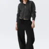 Sudadera con capucha ajustada y cremallera – Negro lavado