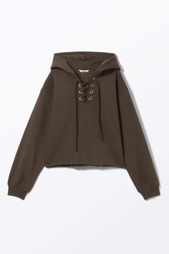 Sudadera con capucha corta y cordón – Marrón oscuro Sudadera con capucha corta y cordón – Marrón oscuro
