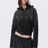 Sudadera con capucha, cremallera y estampados con tachuelas, corte entallado – Negro lavado con tachuelas Sudadera con capucha, cremallera y estampados con tachuelas, corte entallado – Negro lavado con tachuelas