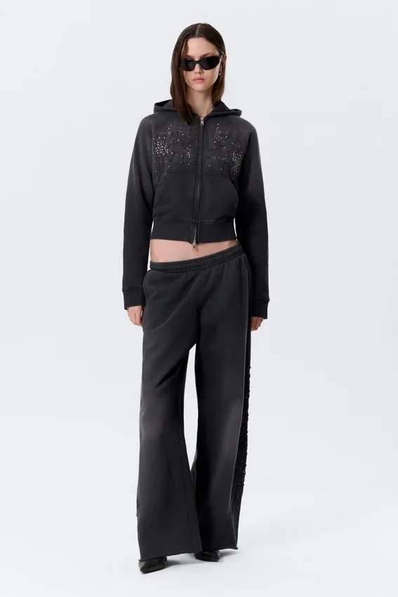 Sudadera con capucha, cremallera y estampados con tachuelas, corte entallado – Negro lavado con tachuelas Sudadera con capucha, cremallera y estampados con tachuelas, corte entallado – Negro lavado con tachuelas