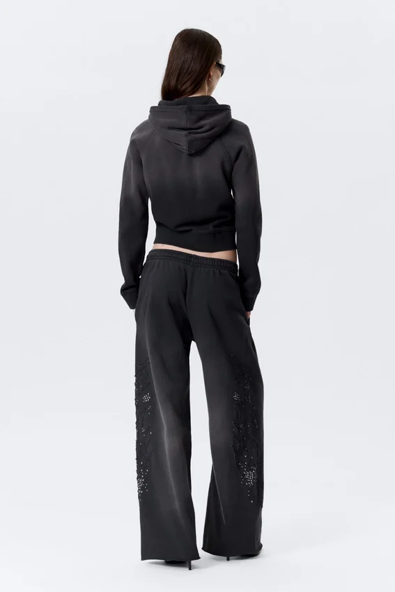 Sudadera con capucha, cremallera y estampados con tachuelas, corte entallado – Negro lavado con tachuelas Sudadera con capucha, cremallera y estampados con tachuelas, corte entallado – Negro lavado con tachuelas
