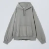 Sudadera con capucha de corte recto y tejido grueso – Gris polvoriento lavado Sudadera con capucha de corte recto y tejido grueso – Gris polvoriento lavado