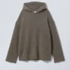Sudadera con capucha de punto suave oversize Marla – Mole oscuro Sudadera con capucha de punto suave oversize Marla – Mole oscuro