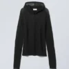 Sudadera con capucha de punto transparente de mezcla de lana Terri – Negro Sudadera con capucha de punto transparente de mezcla de lana Terri – Negro
